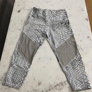 Varley capri leggings